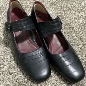 Sole Secrets ladies leather black strap heels